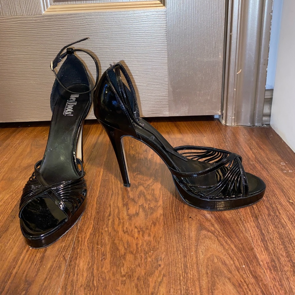 “Hey Toots!” sexy black sandal pump. strappy peep toe stiletto!!